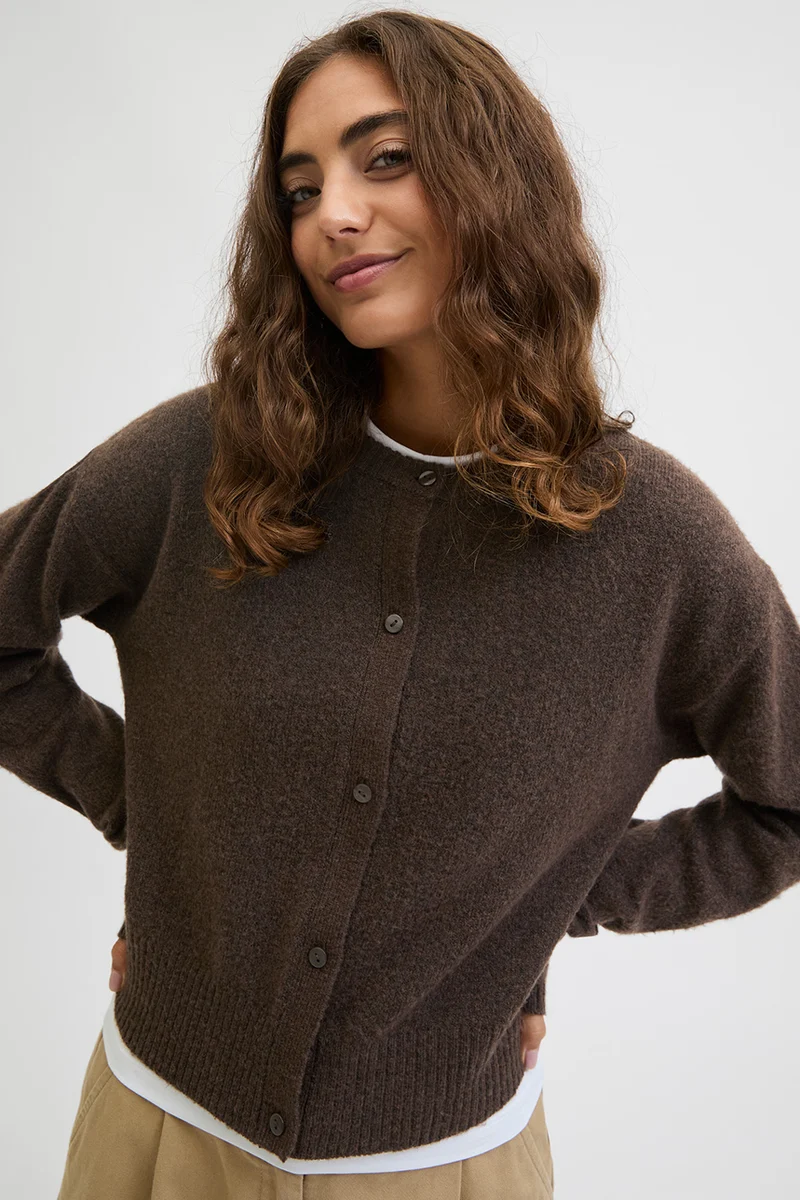 Le cardigan court en tricot