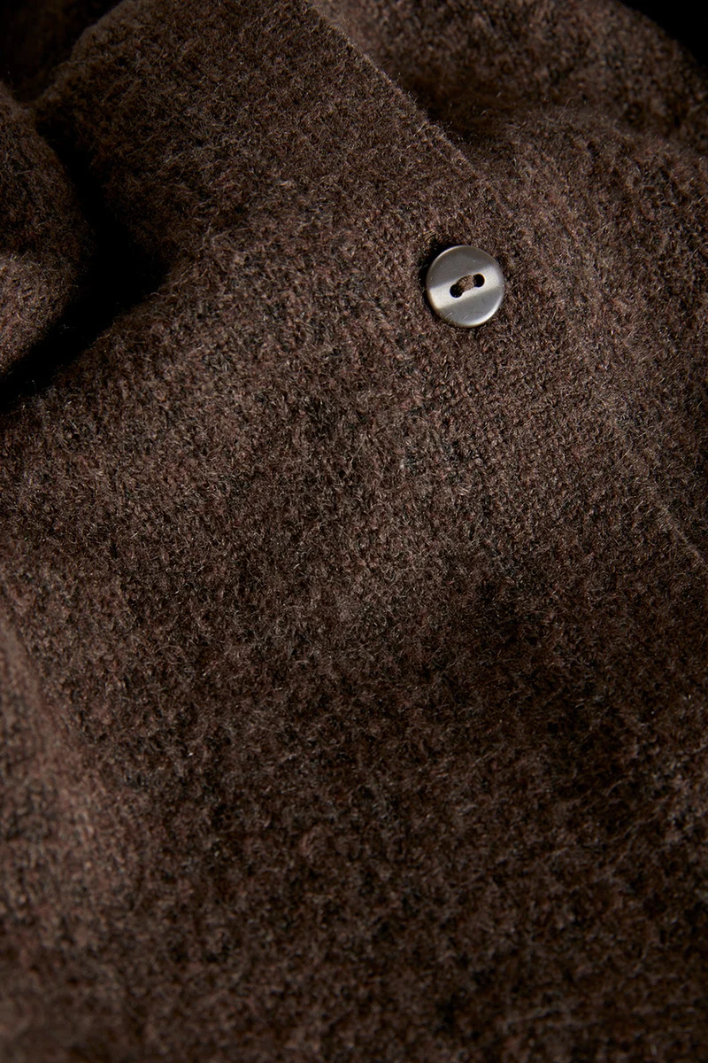 Le cardigan court en tricot