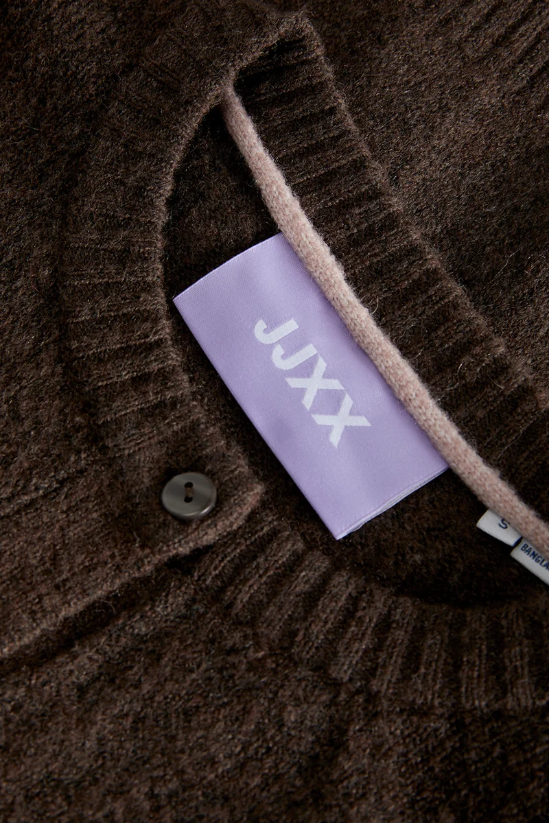 Le cardigan court en tricot