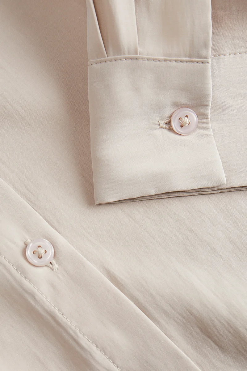 La chemise douce à manches longues