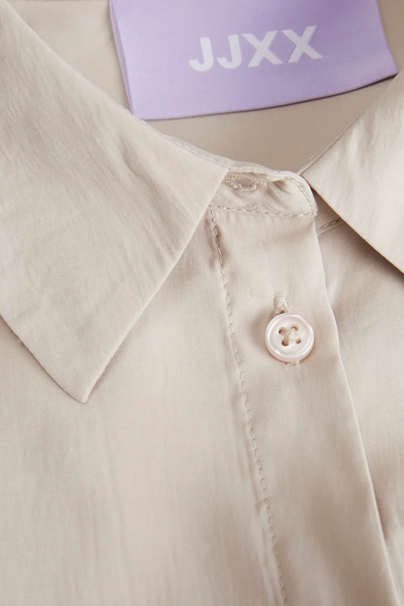 La chemise douce à manches longues