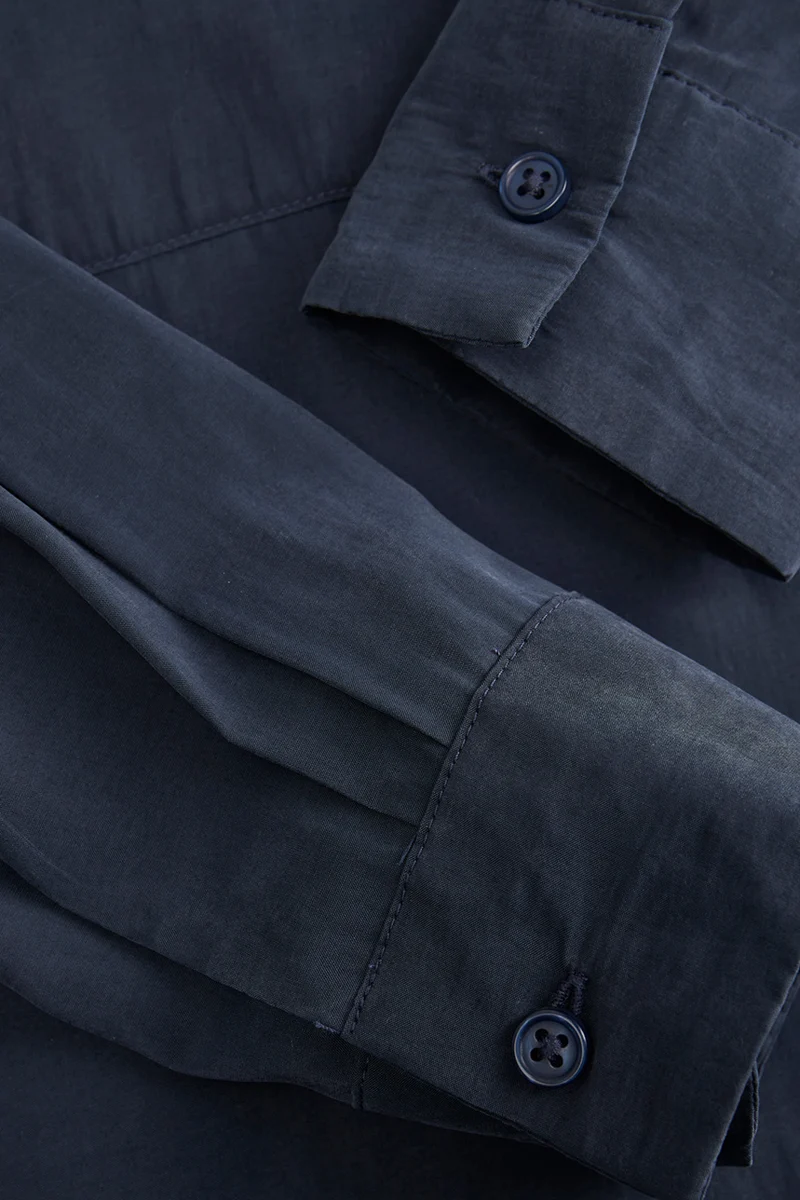 La chemise douce à manches longues