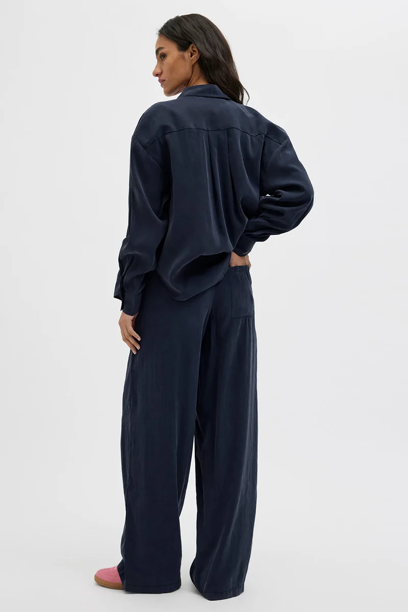 La chemise douce à manches longues