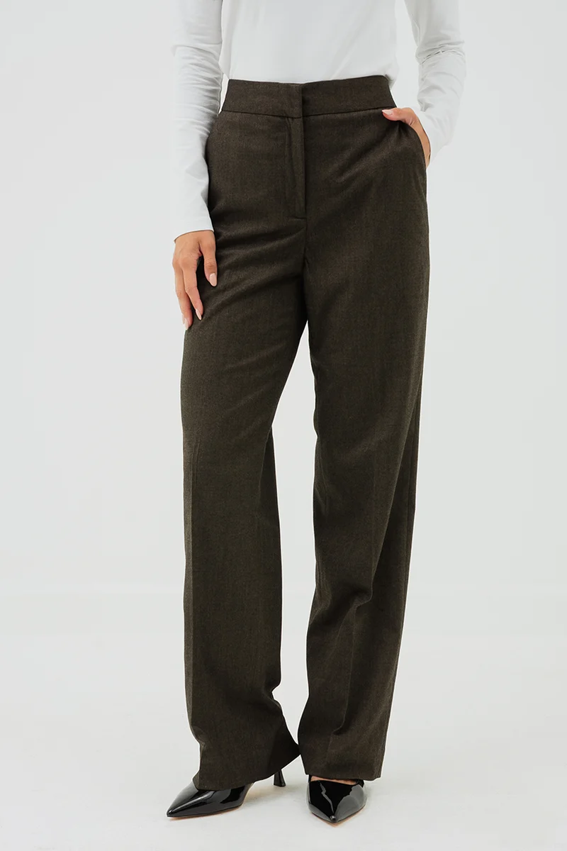 Le pantalon droit jambe large brun chiné