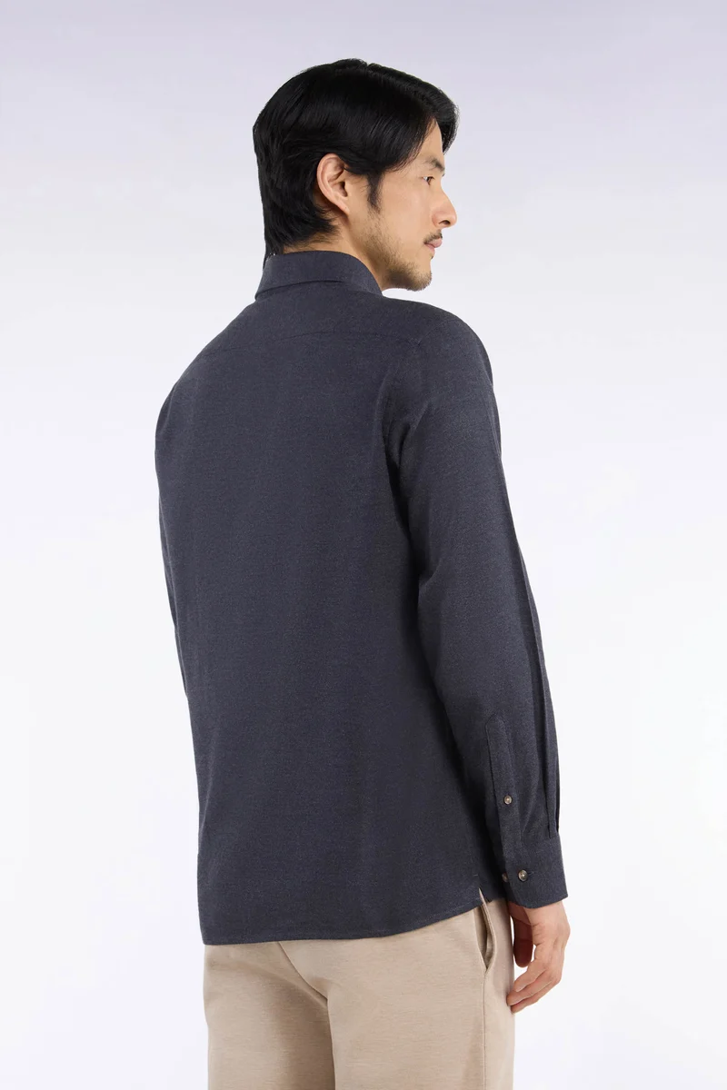 Chemise unie en coton gris foncé coupe droite