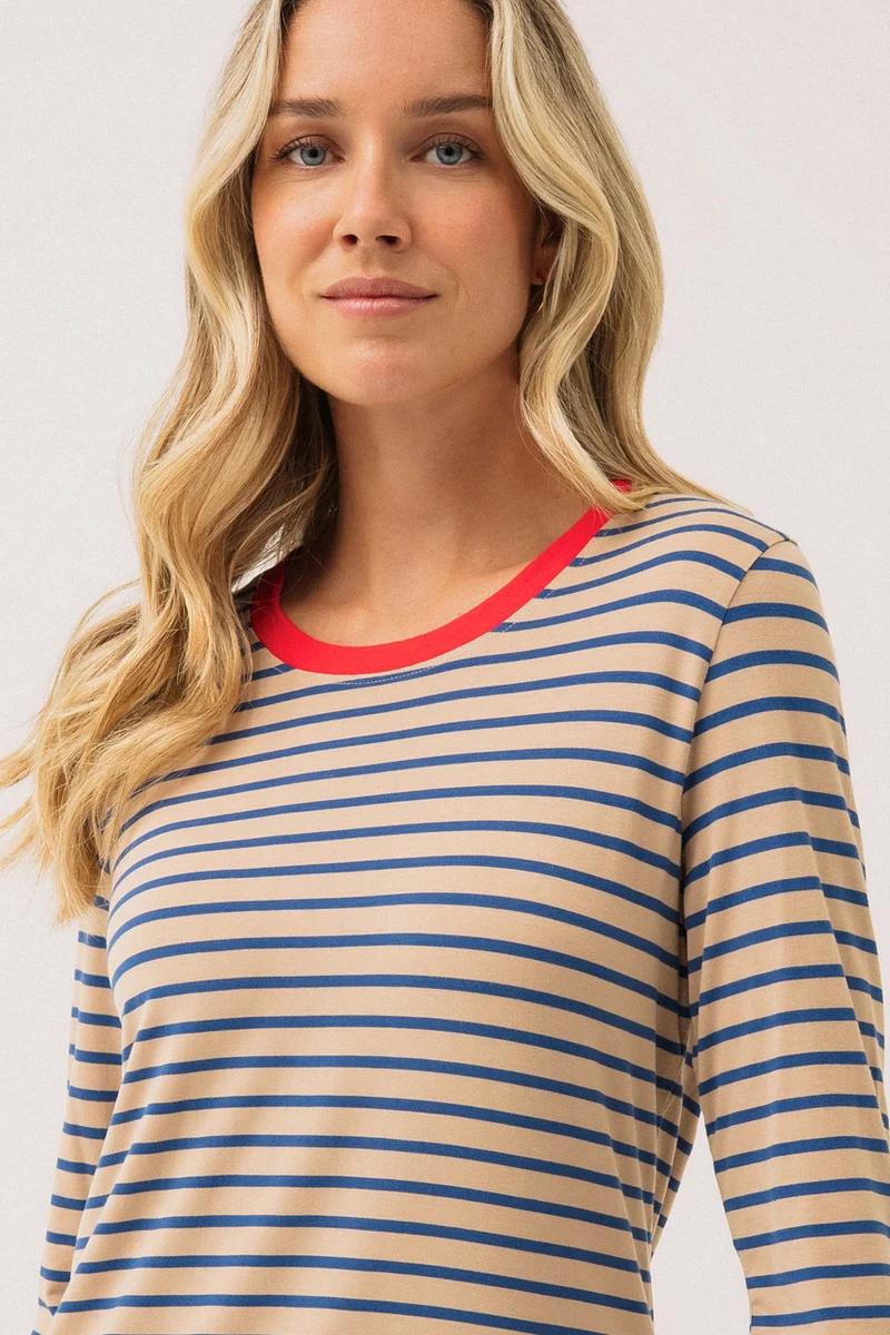 Le t-shirt à manches longues rayé