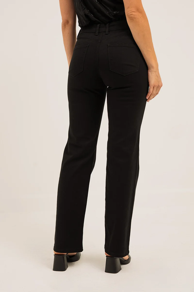 Le jeans à jambe large coloré
