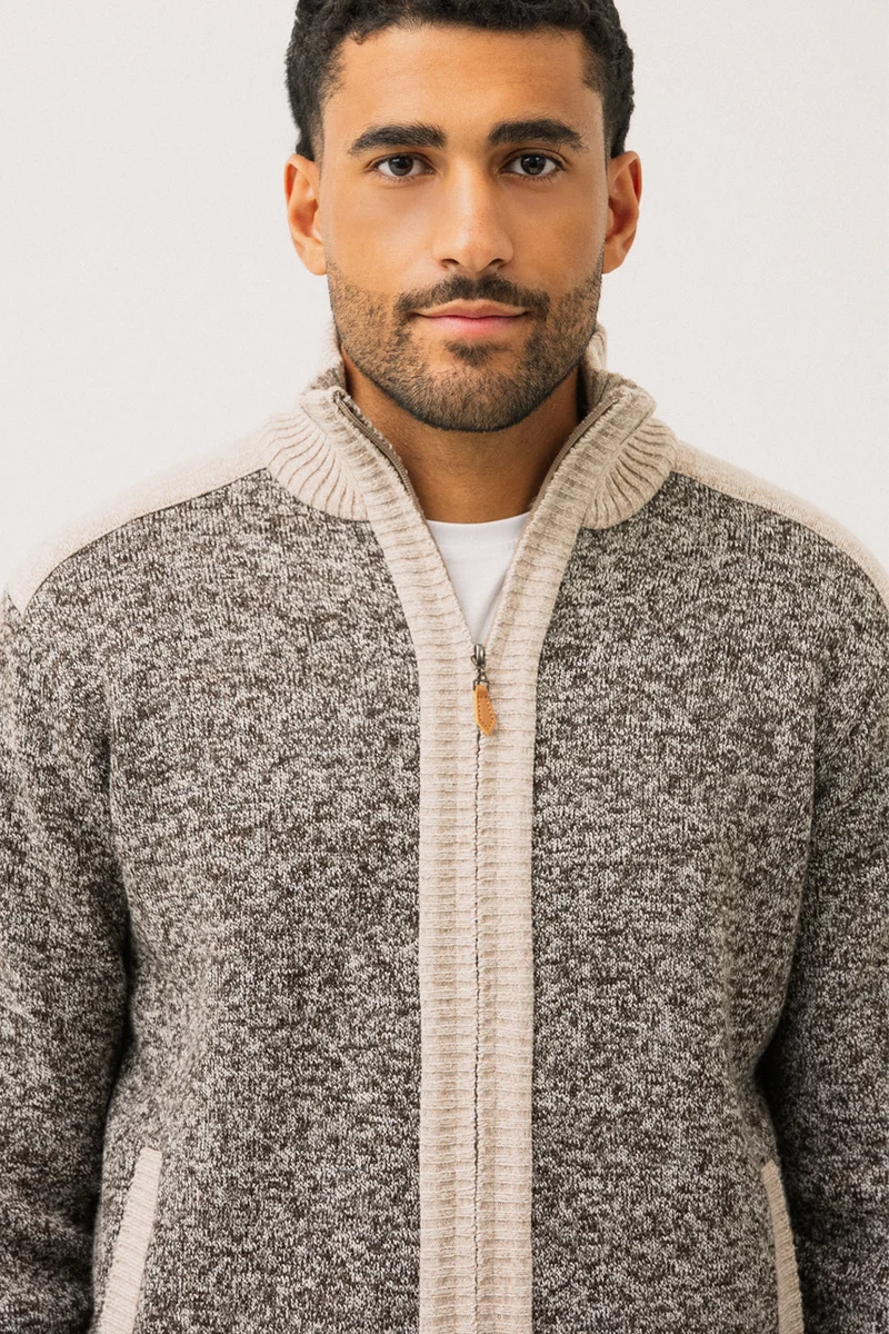 Le cardigan en tricot deux couleurs doublé en flanelle par Oxygen