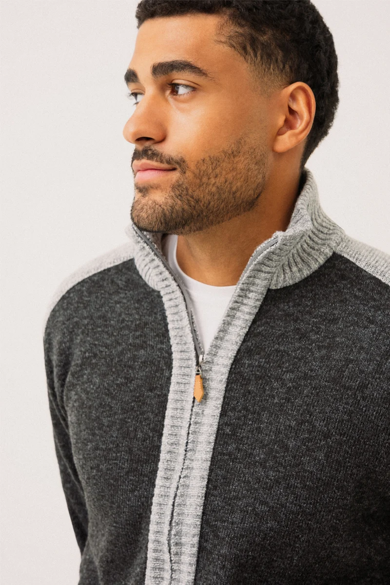 Le cardigan en tricot deux couleurs doublé en flanelle par Oxygen