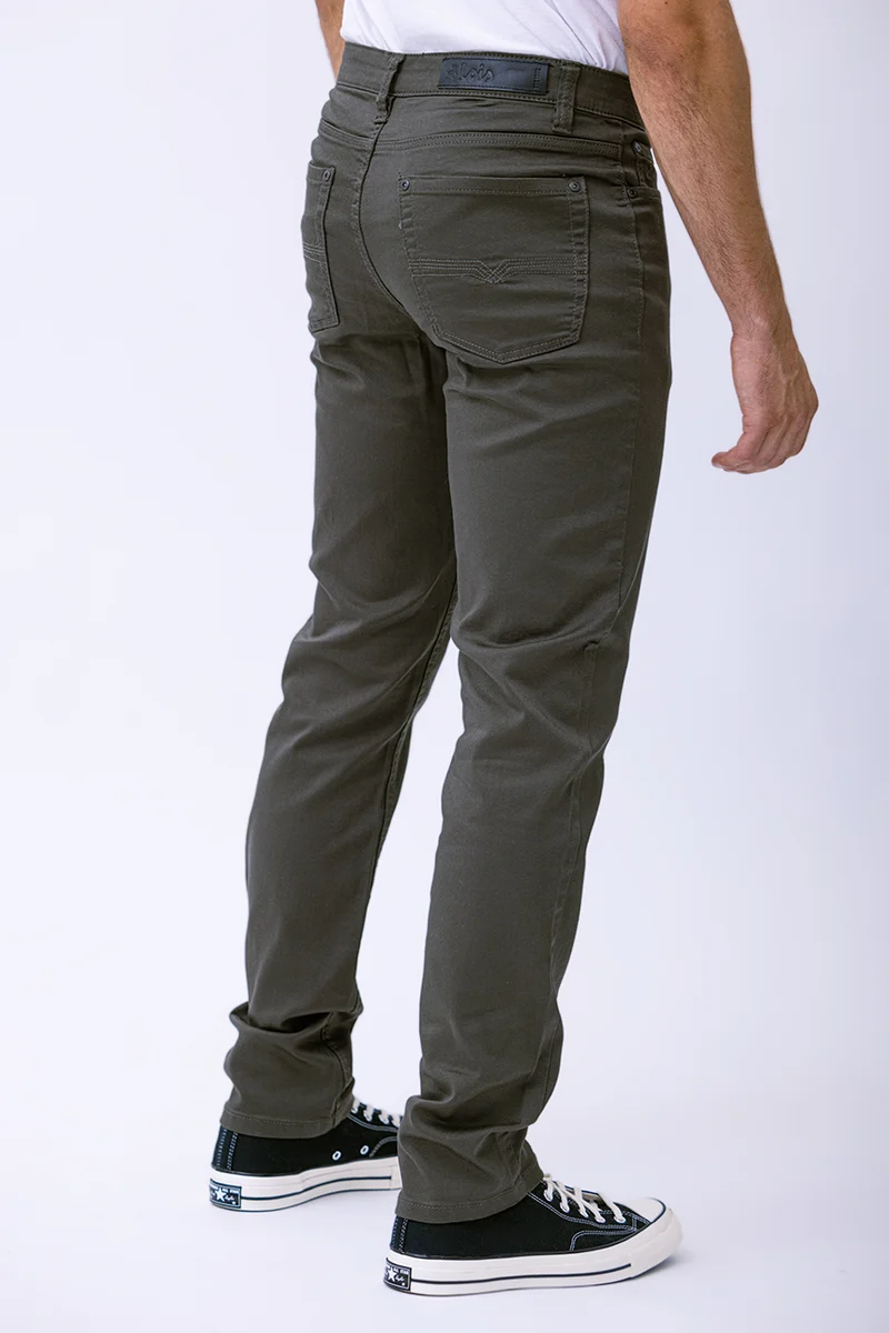 Le pantalon étroit extensible | Modèle Brad slim