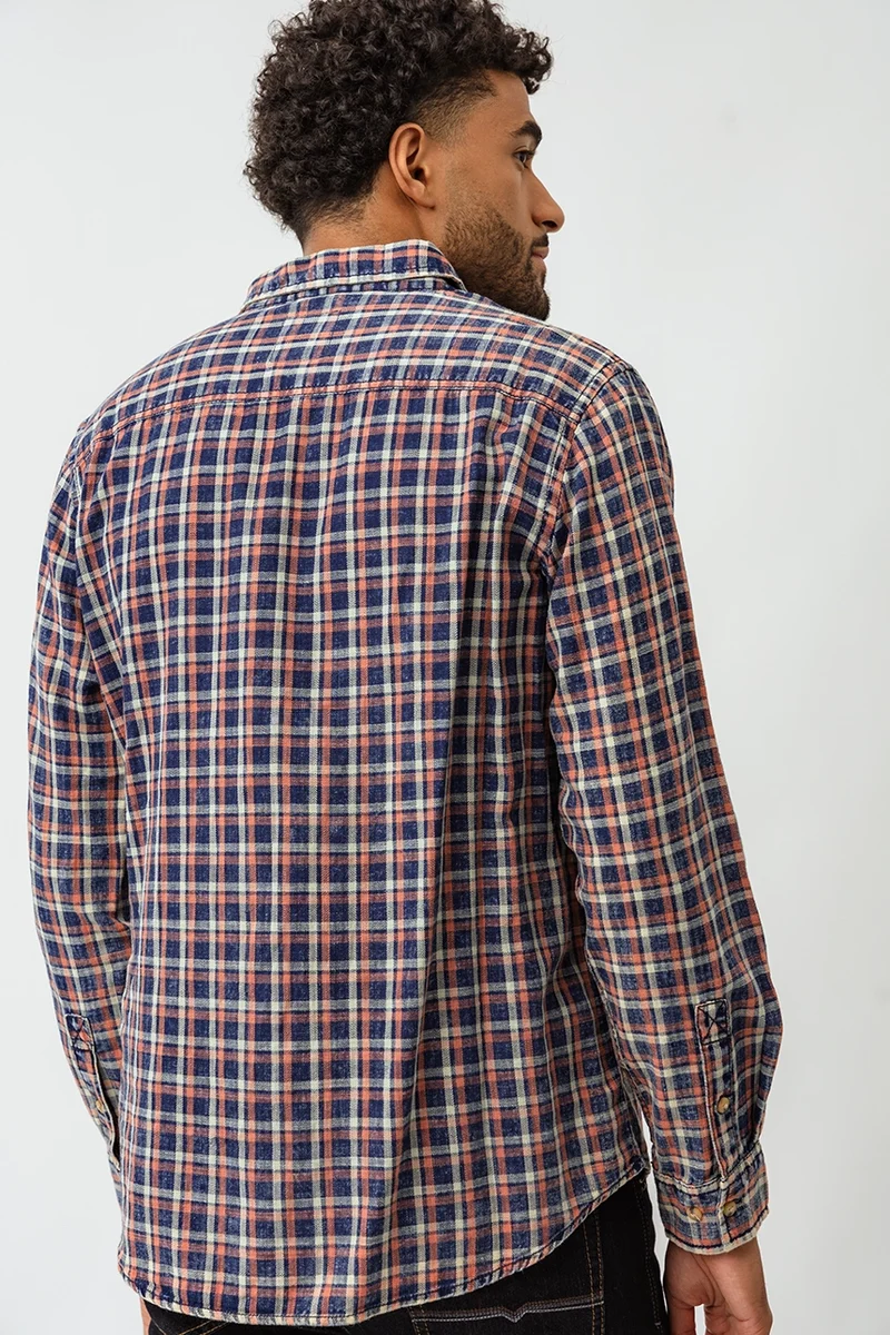 La chemise à carreaux