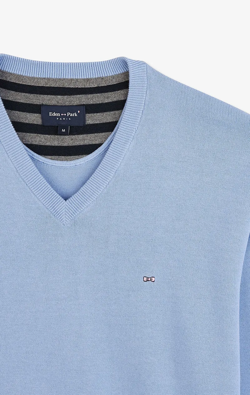 Pull bleu à col V en coton