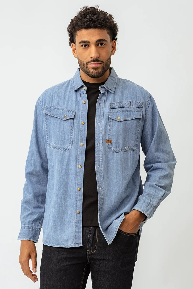 La chemise en denim