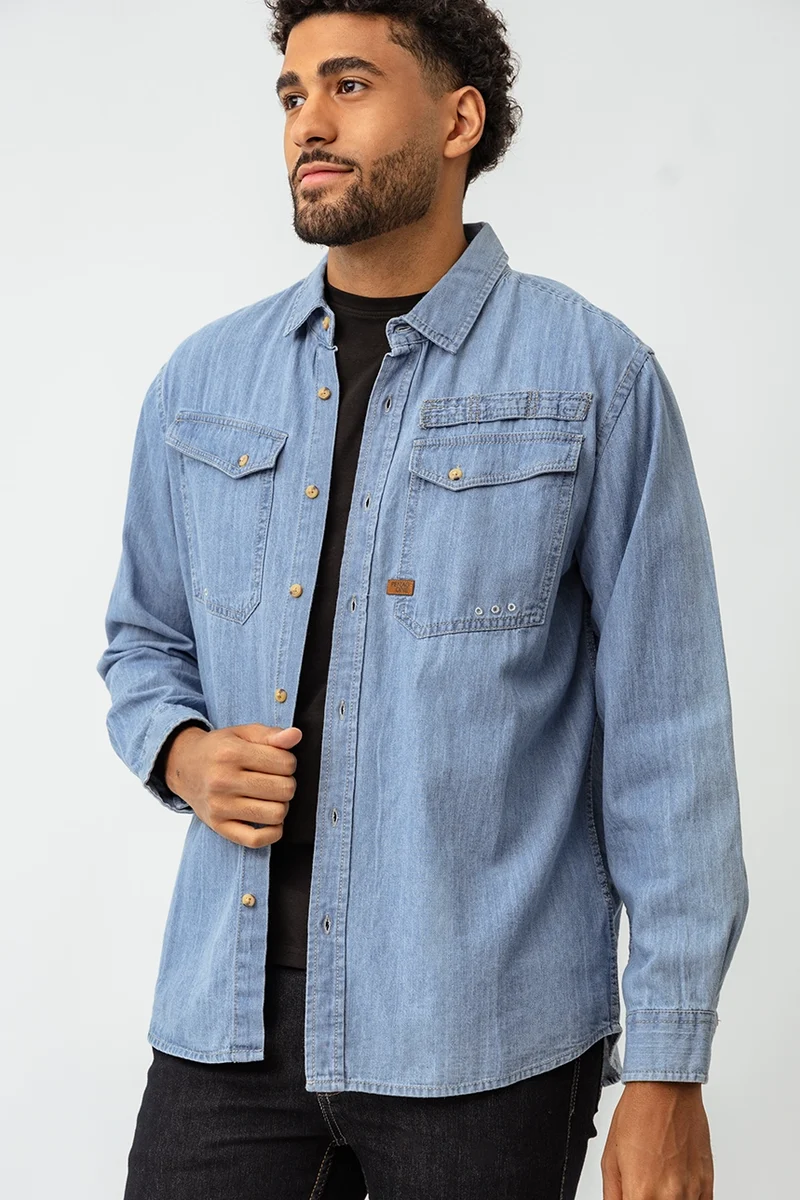 La chemise en denim