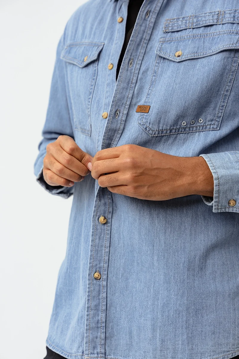 La chemise en denim