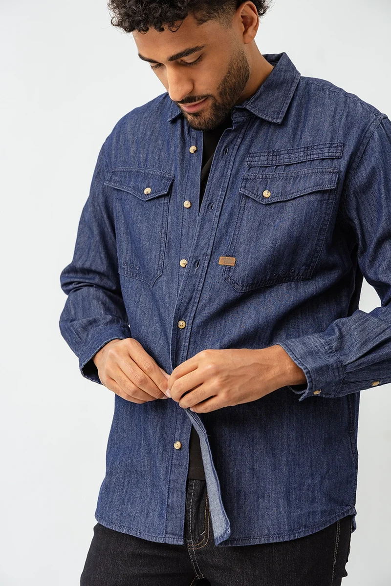 La chemise en denim