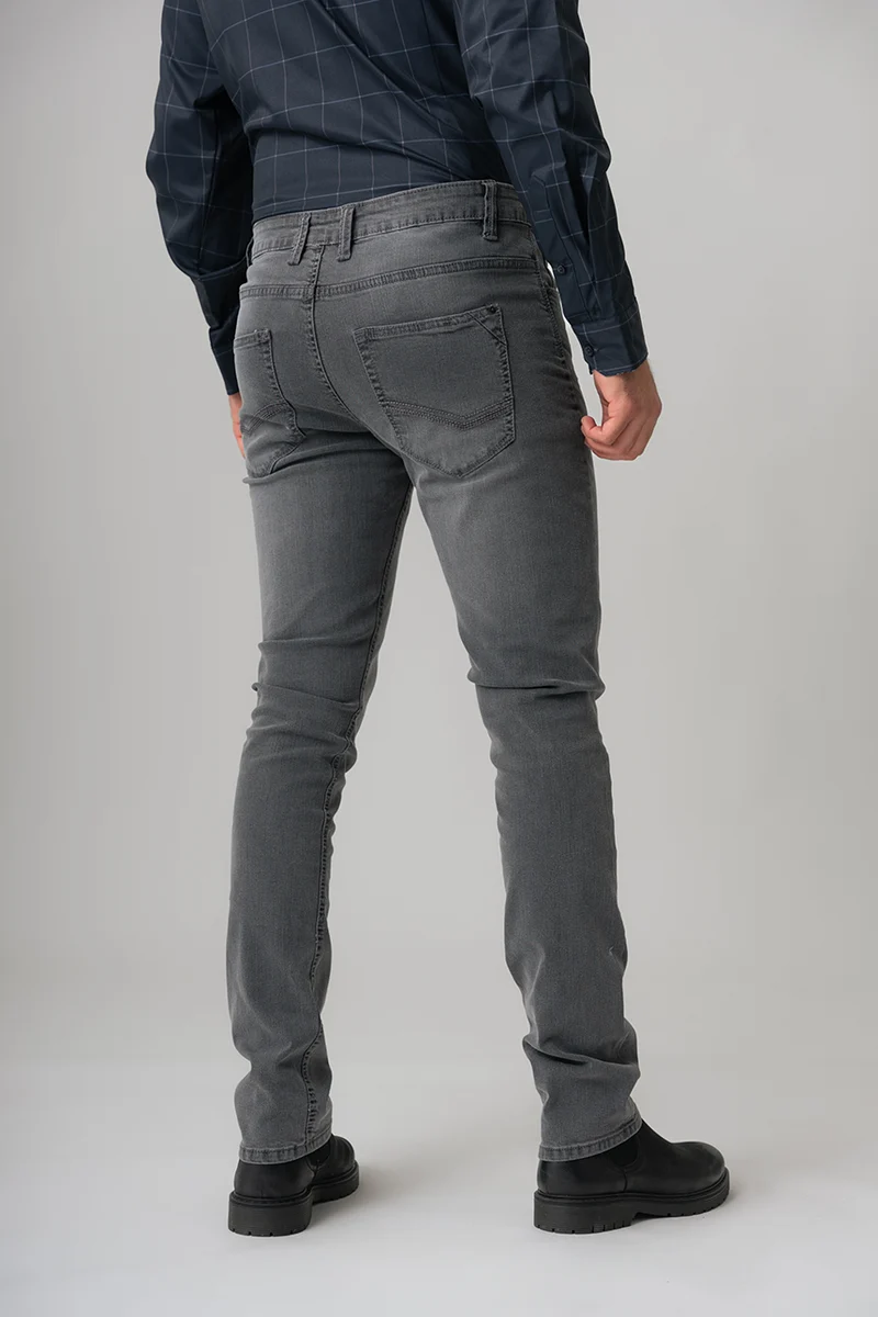 Le jeans étroit taille régulière | Modèle Gagnon