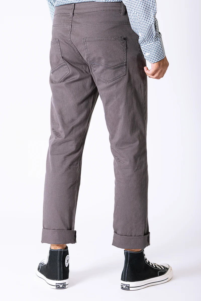 Le pantalon droit coloré