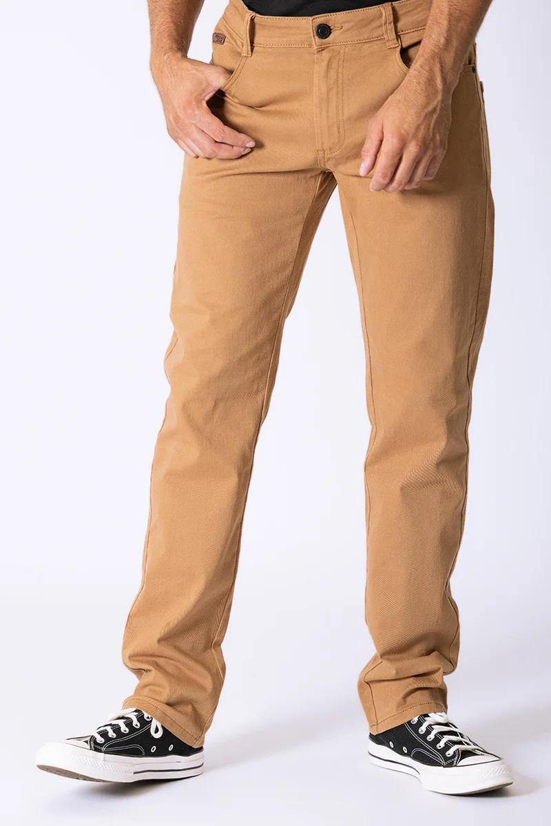 Le pantalon droit coloré