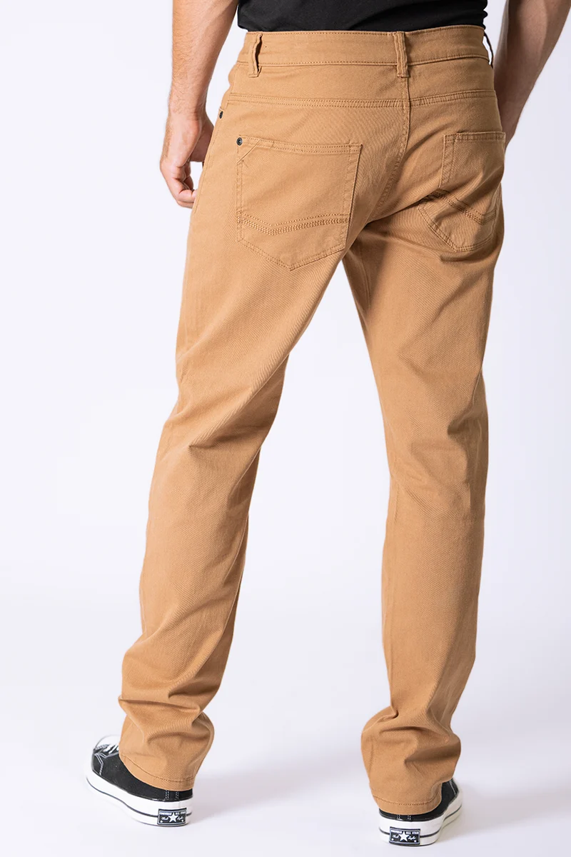 Le pantalon droit coloré