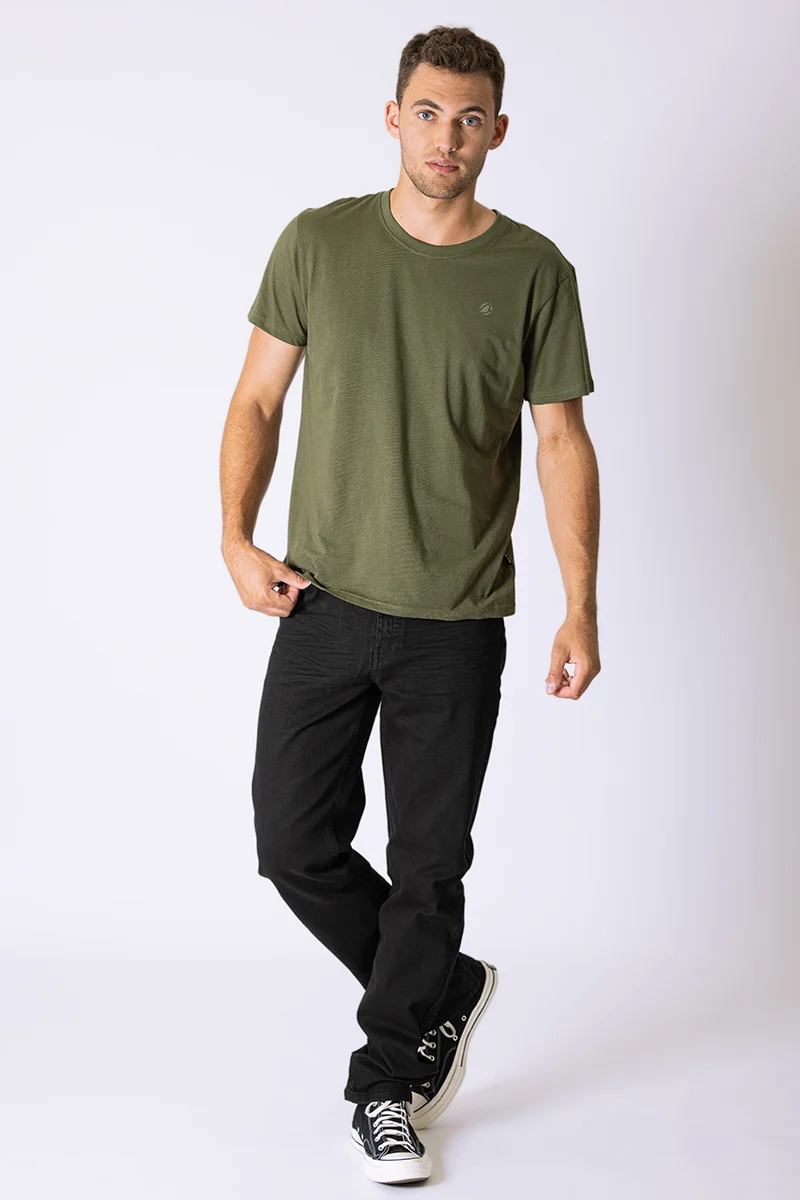 Le pantalon droit coloré