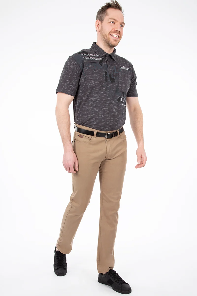 Le pantalon droit coloré