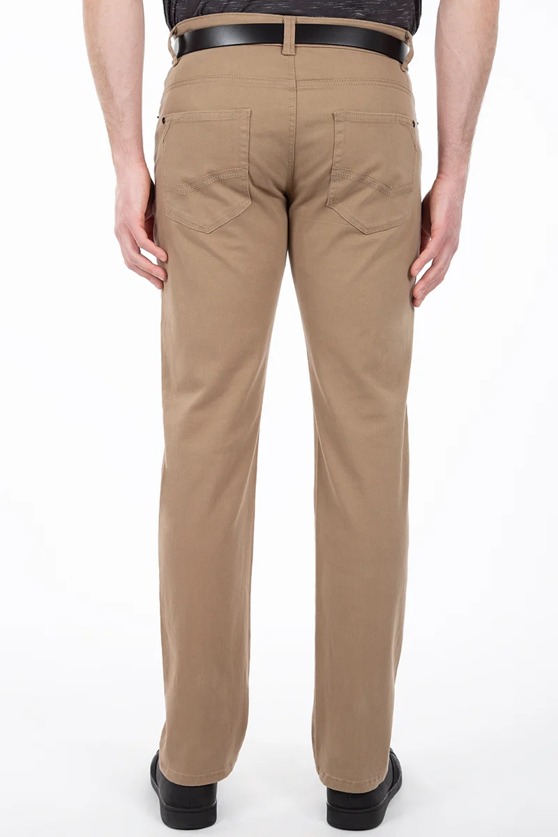 Le pantalon droit coloré