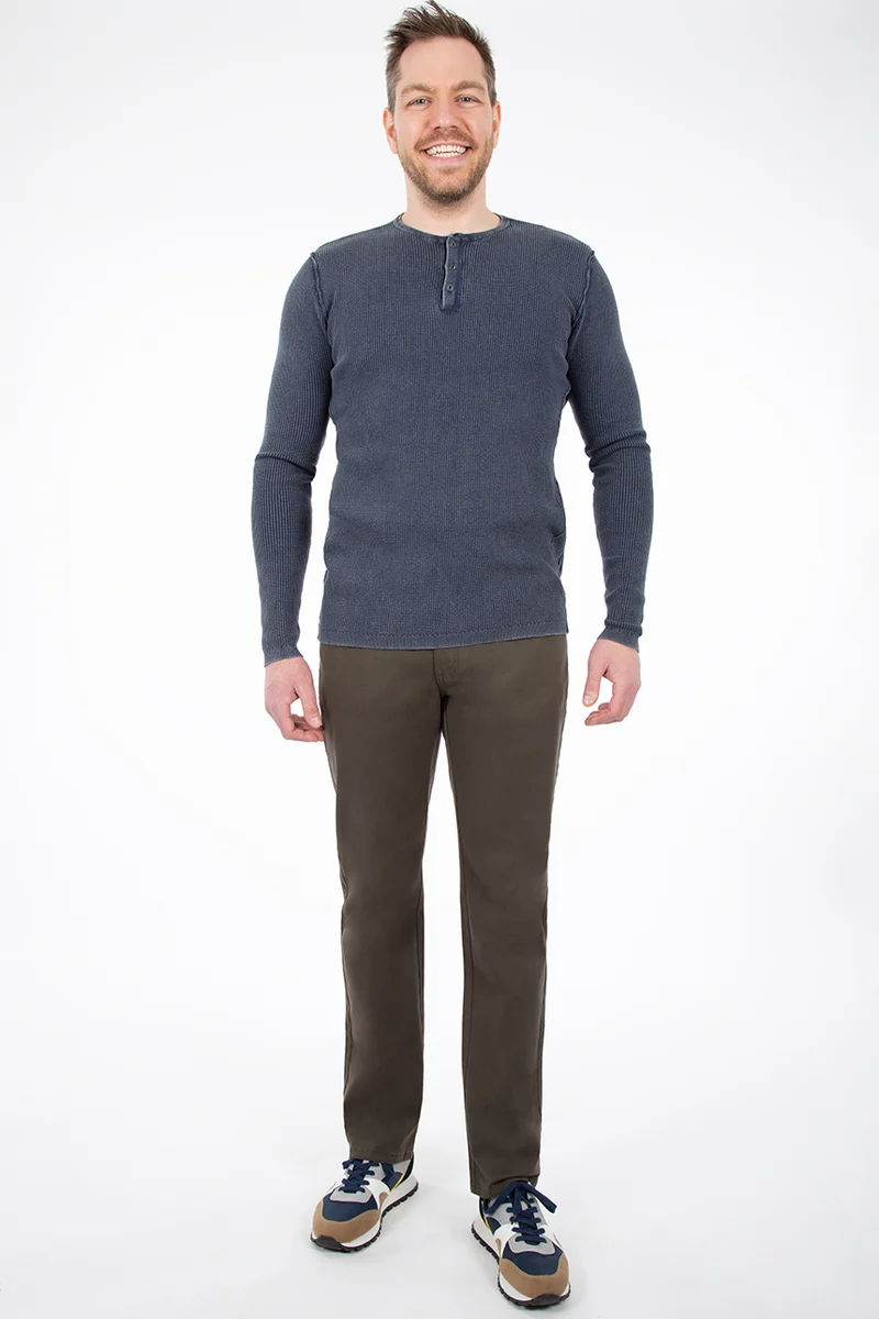 Le pantalon droit coloré
