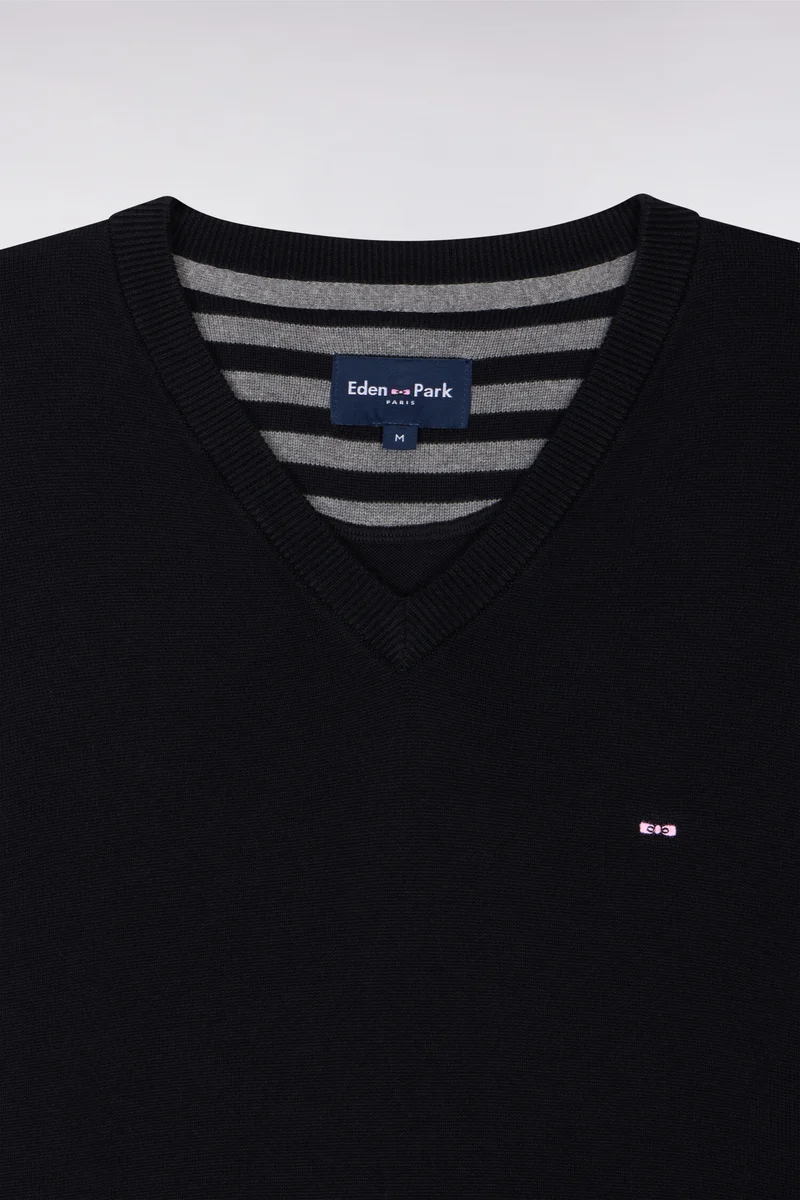 Pull noir à col V en coton