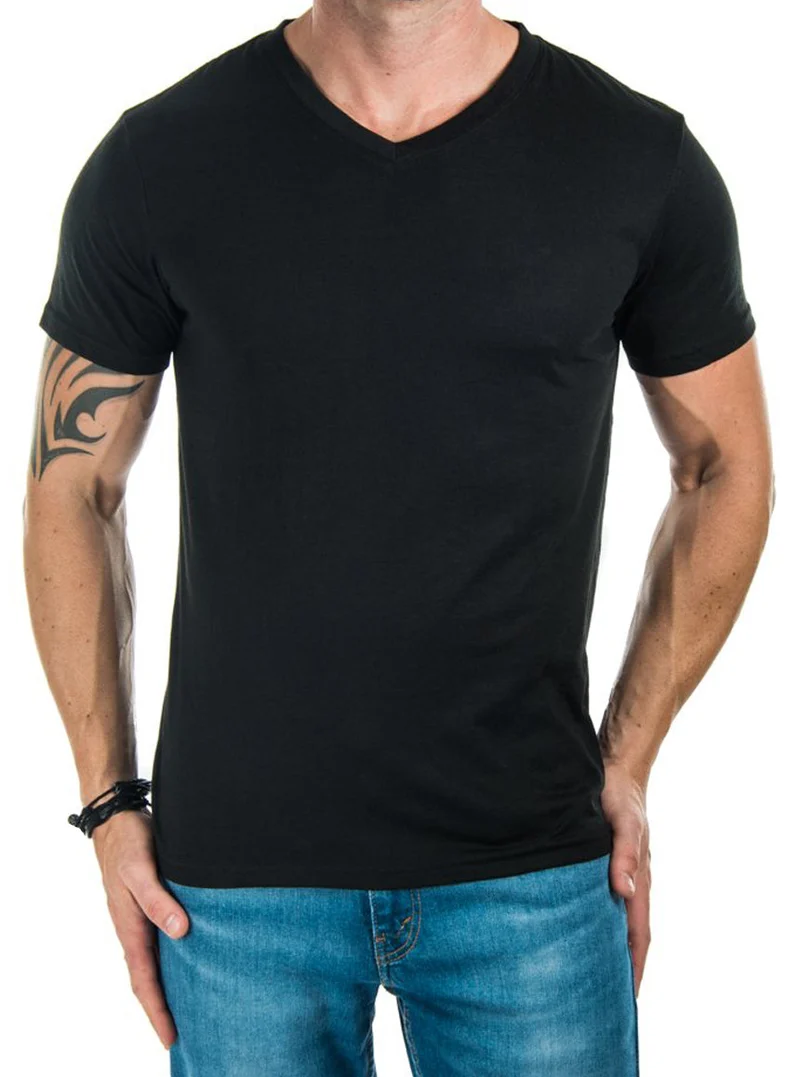 T-shirt de base avec col en “ V”.