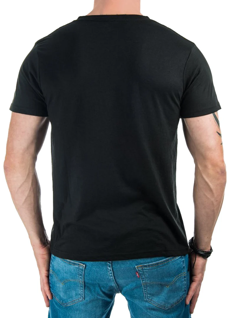 T-shirt de base avec col en “ V”.