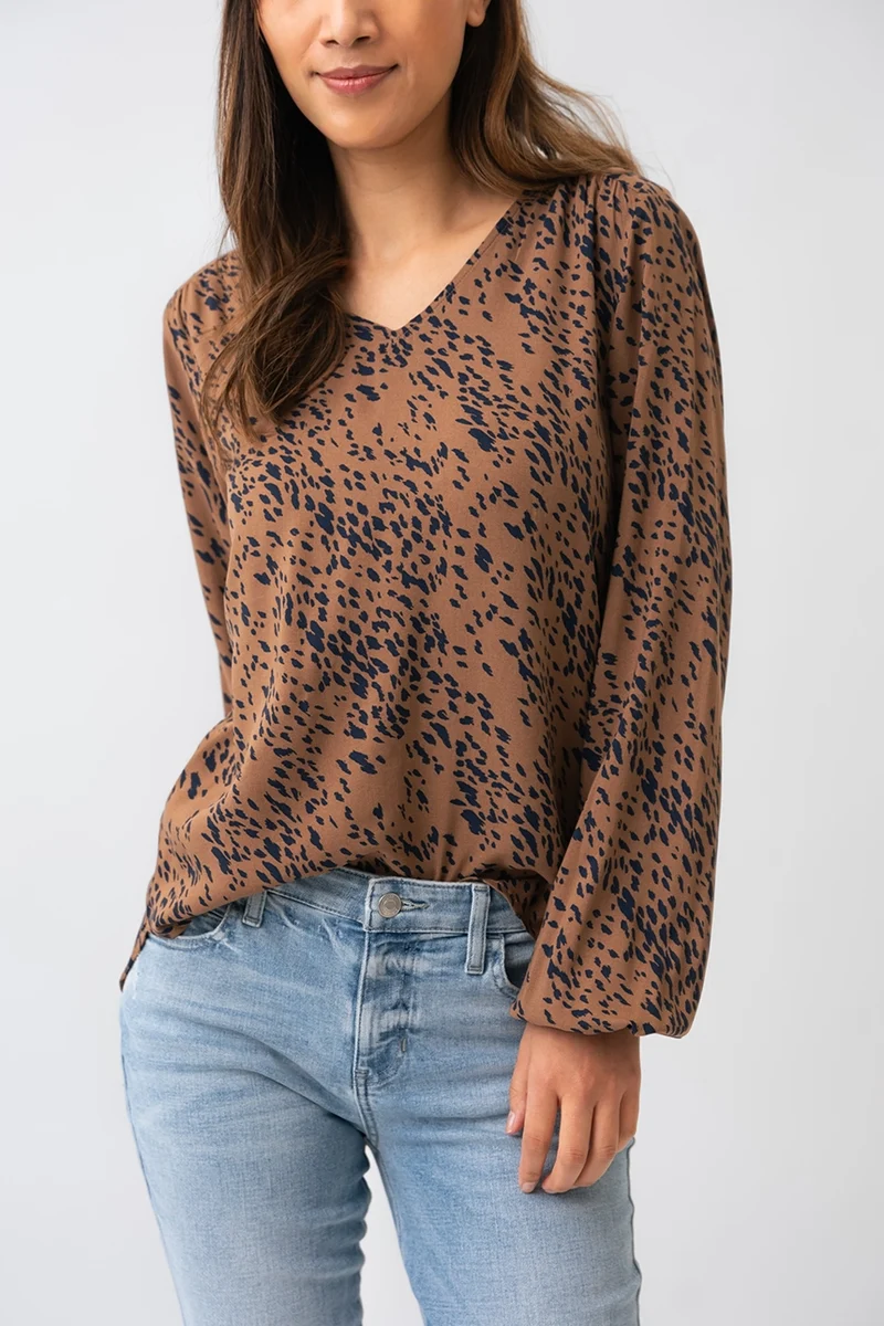 La blouse tachetée bicolore