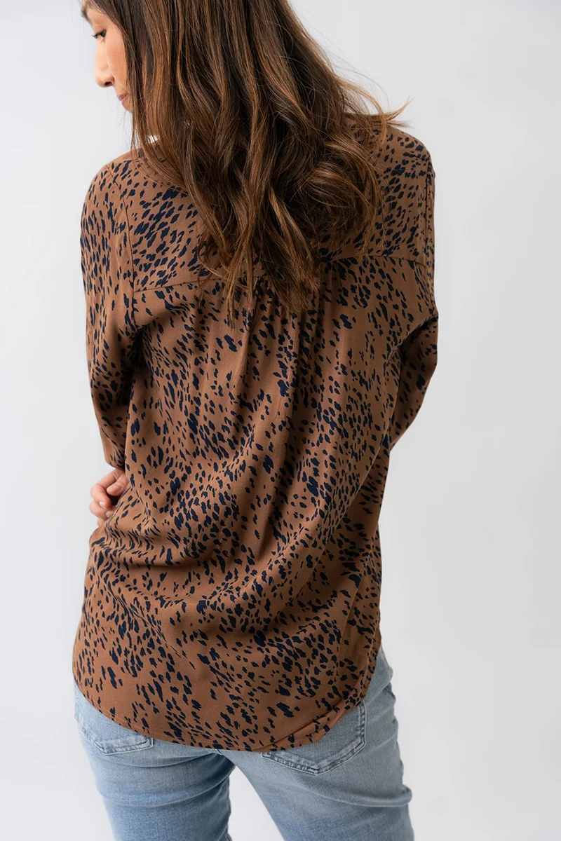 La blouse tachetée bicolore