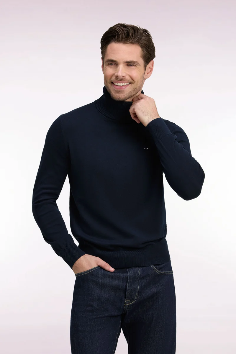 Pull à col roulé en coton et viscose marine coupe droite