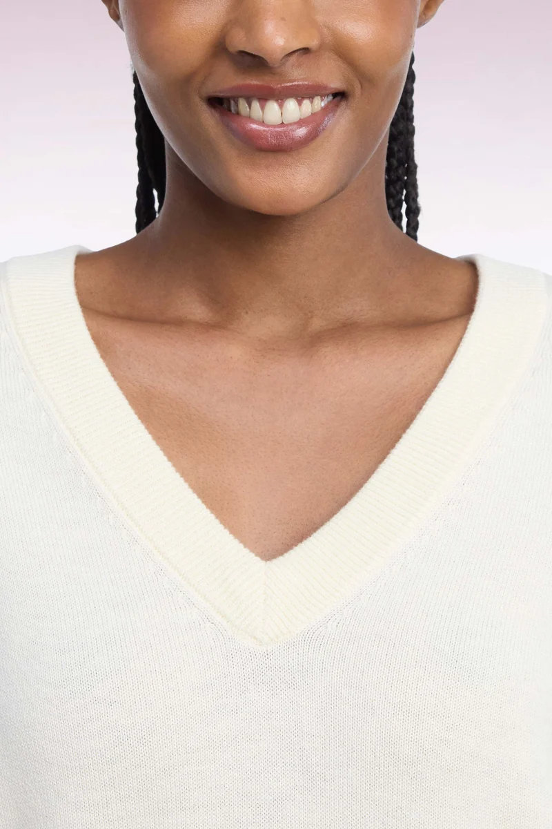 Pull col V en laine et coton écru coupe oversized