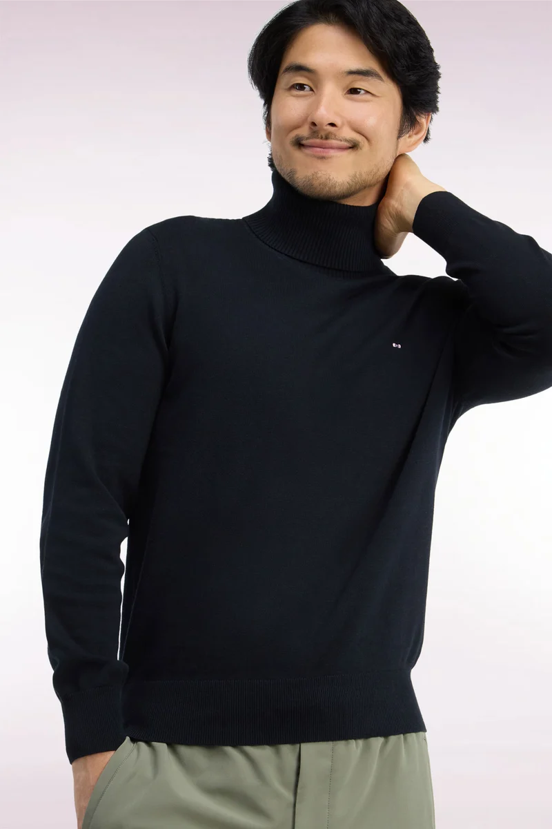 Pull à col roulé en coton et viscose noir coupe droite