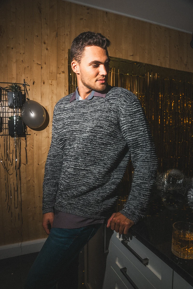 Le chandail en tricot texturé