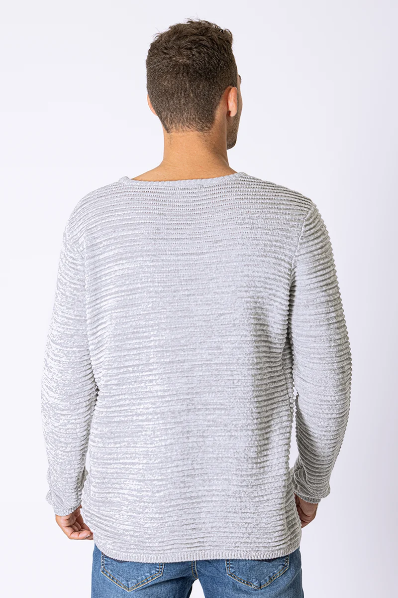 Le chandail en tricot texturé